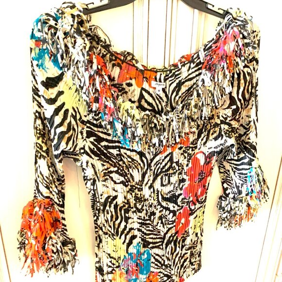NWOT Agora Floral Pleated Party Top with Fringed Neckling and Sleeves size Med - Picture 7 of 8